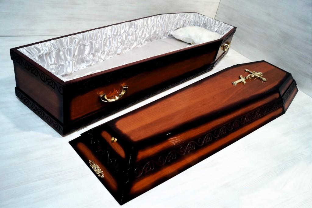 Гробы лакированные Гроб шестигранный «Гикори с резным багетом»